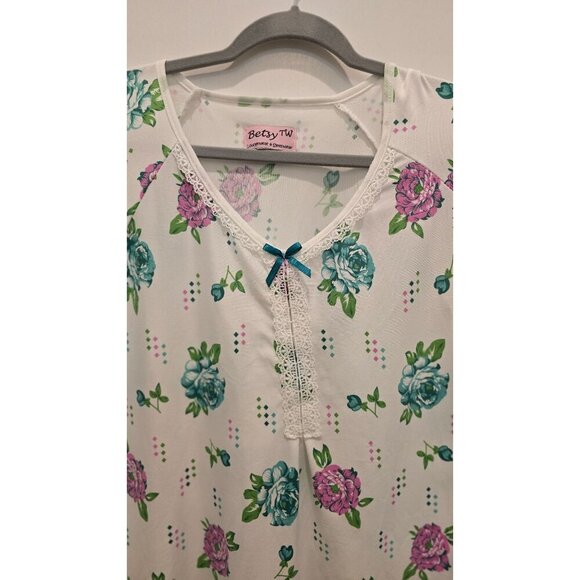 Betsy TW Floral Nightgown With Lace Trim & Polka Dot Hem XL - Picture 3 of 6